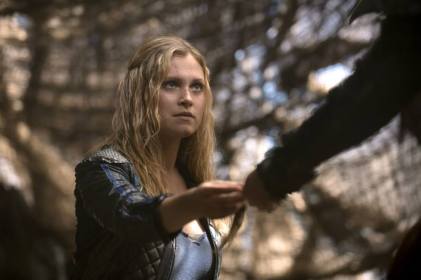 Clarke Griffin - taking charge and making peace #likealeader (photo from CW)